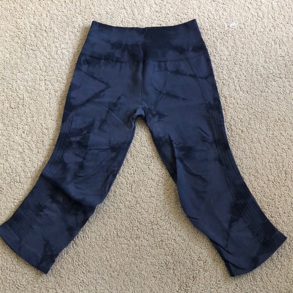 Lululemon Flow and Go Crop (19”) in Dark Carbon/Black